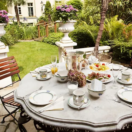 מלון דירות The Gate Garden 4*
